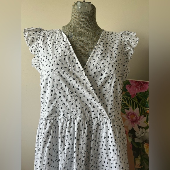 NWT ANN TAYLOR Eyelet Ruffle Sleeve Crossover Dress. Lined,Hidden back zip Sz 14 - Picture 3 of 10